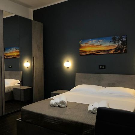 Hotel Neyra Beach Rimini Extérieur photo