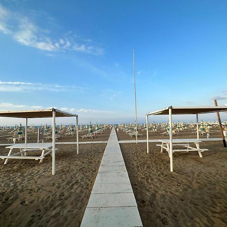 Hotel Neyra Beach Rimini Extérieur photo