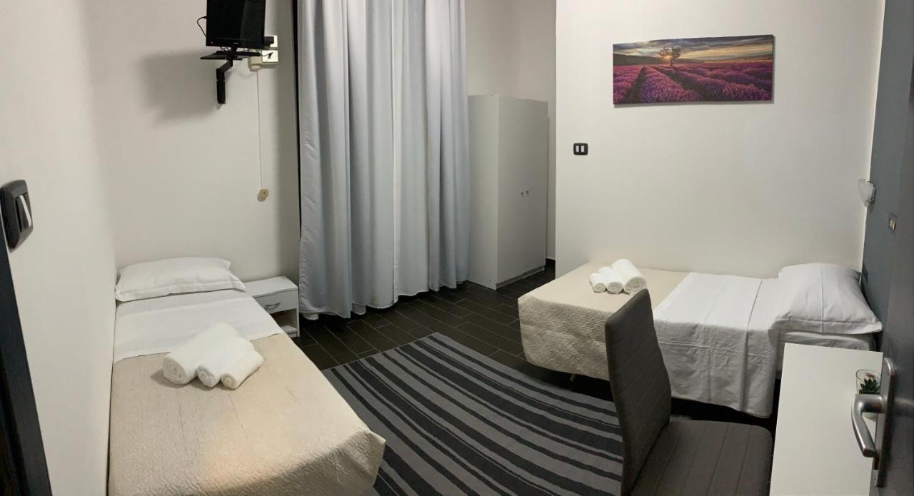 Hotel Neyra Beach Rimini Extérieur photo