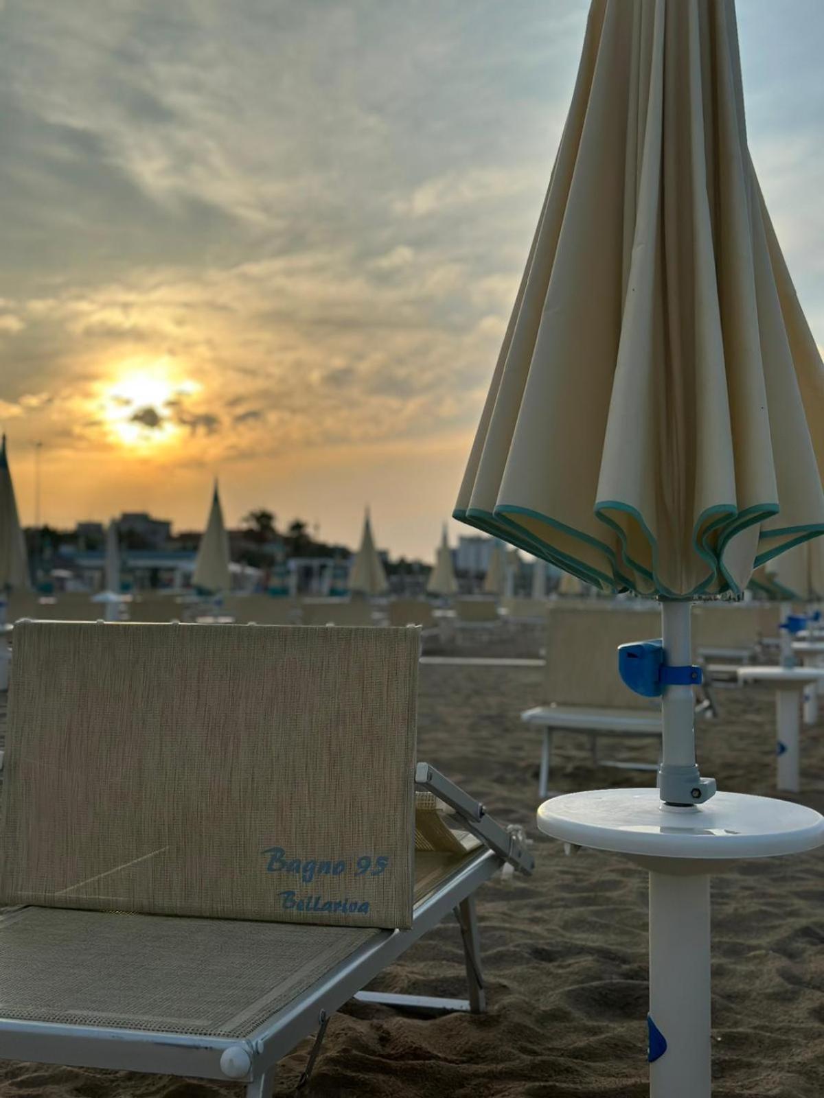Hotel Neyra Beach Rimini Extérieur photo