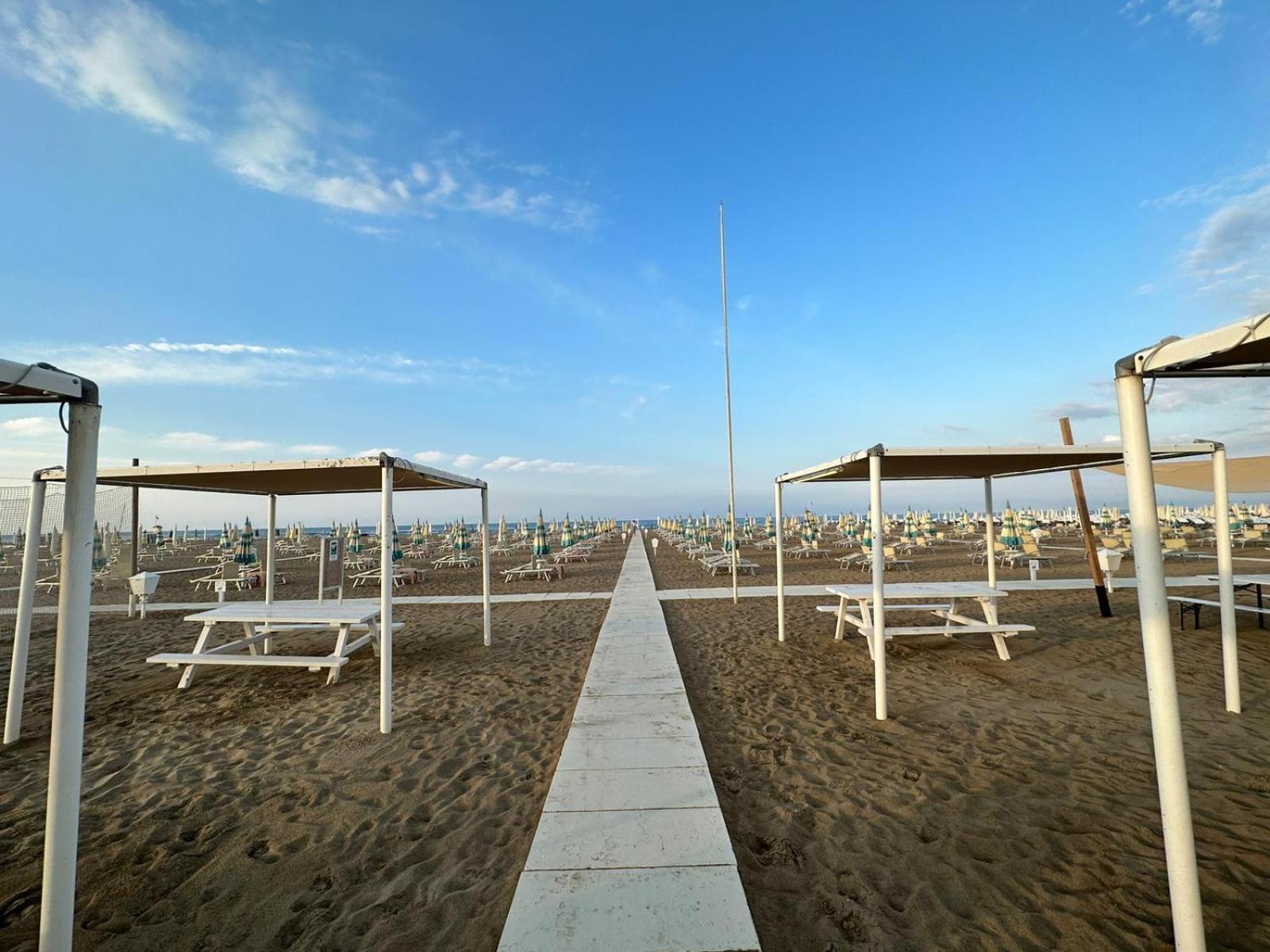Hotel Neyra Beach Rimini Extérieur photo